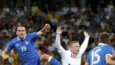 Бонучи: Англия изолира Руни