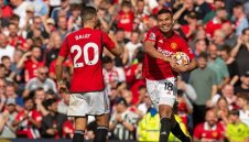 Ман Юнайтед срази орлите и продължава защитата на трофея от Купата на Лигата