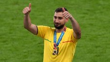 Донарума вече е в Париж