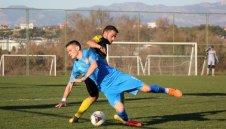 "Канарчетата" клъвнаха Чайка три пъти