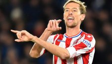 Стоук върза Питър Крауч