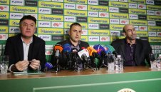 Петев остава, пълна промяна в националния