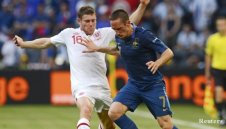 Франция и Англия започнаха с тактическо реми