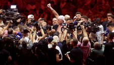 Настояват за въвеждане на ВАР в реванша между Фюри и Усик