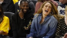 Адел донесе късмет на Уориърс и аванс от 2-0  срещу Далас