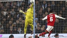 Нотингам уреди вратар на Арсенал