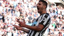 Какво се случи във Висшата лига? Нюкасъл разби Чуковете, Териерите на върха