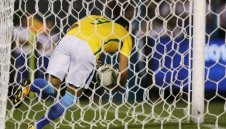 Бразилия оцеля след 0:2 в дербито + ВИДЕО