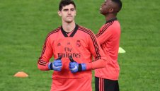 Голямо признание за Куртоа, бе определен за вратар на годината