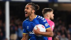 Спасение! Eвертън оцеля във Висшата лига след знаменит обрат