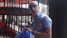 На "Местая" не издържаха и биха шута на треньора