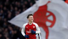 Йозил: Не съм си и помислял да напусна Арсенал