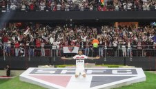 Посрещнаха Дани Алвеш като рок звезда в Бразилия + ВИДЕО и СНИМКИ