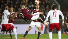 Минчев игра при загуба на Спарта Прага в ЛЕ, Олимпиакос и Карабах с победи