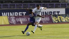 Расистки скандал у нас! Вуцов се обърнал към нападател на Етър с "маймуна"