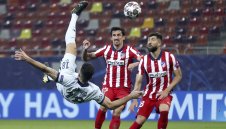 Челси чукна Атлетико Мадрид след задна ножица на Жиру