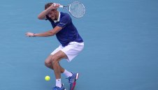 Леден душ за Медведев