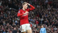 Халф на Юнайтед глези силиконова мацка + СНИМКИ 