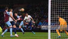 Бърнли удари и Тотнъм и гледа към спасението