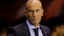 Зидан дърпа ушите в съблекалнята