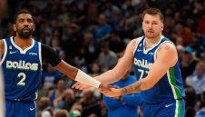 Нов резил за Далас с Лука и Кайри, плейофите се отдалечават