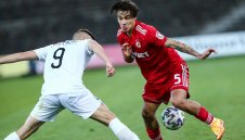 ЦСКА докосна финала за Купата след автогол и дузпа срещу Славия