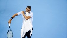 Ник Кириос продължава с нестандартните решения 