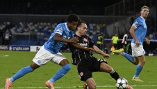 Наполи и Айнтрахт шокираха феновете на „Диего Марадона“