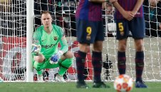 Защо тер Стеген не празнува при гафа на Де Хеа?