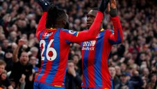 Челси хвърли поглед и на яловия Бентеке