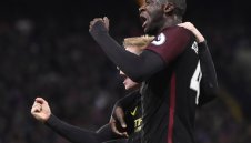 На дъното: Звезда на Ман Сити кара пиян-залян