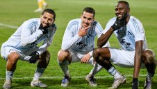 Левски мачка, а Лудогорец го връщат в играта за титлата