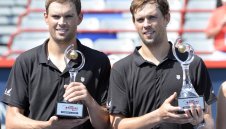 Лошо! Олимпийските шампиони Боб и Майк Брайън също ''дадоха задна'' за Рио