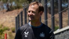 В Нюкасъл са бесни, шеф на свраките избяга в Ман Юнайтед