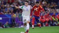 Италиански национал със секси маце на Малдивите + СНИМКИ