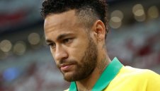 Неймар няма да бъде осъден, след като удари фен