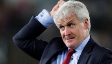 Марк Хюз преподписа със Светците