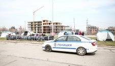 Става страшно: Протестът пред БФС започна, фенове и футболисти обсадиха централата