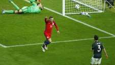 Нойер дезертира преди мача с Италия