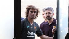 Критикуваният Гризман сяда на пейката и за Ел Класико?