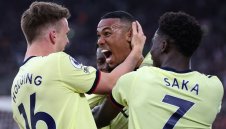 Арсенал се справи с Чуковете и остана 4-и