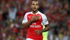 Уолкот се врече във вярност на Арсенал