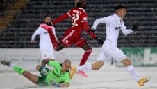 ЦСКА пързулна Славия на заснежения терен, гредите помогнаха на "червените"