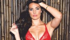 Секс бомба "ужилва" английска звезда с 30 млн. паунда + СНИМКИ