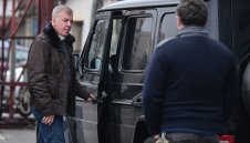 Ще избегне ли фалит Левски? Сираков преговаря с медиен магнат за спасението на клуба