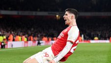 Гаф на вратаря едва не закопа Арсенал, Хаверц спаси Артилеристите