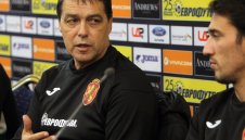 Хубчев финтира норвежците с рокади