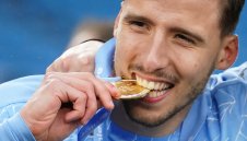 Рубен Диаш  продължава с наградите на Острова