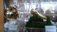 Стоичков дари ЦСКА със "Златната топка" и "Златна обувка"