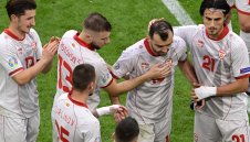 Легендата Горан Пандев се подигра със селекционера на РСМ